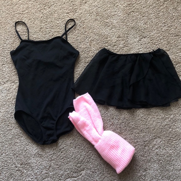 A dance set - Picture 1 of 3